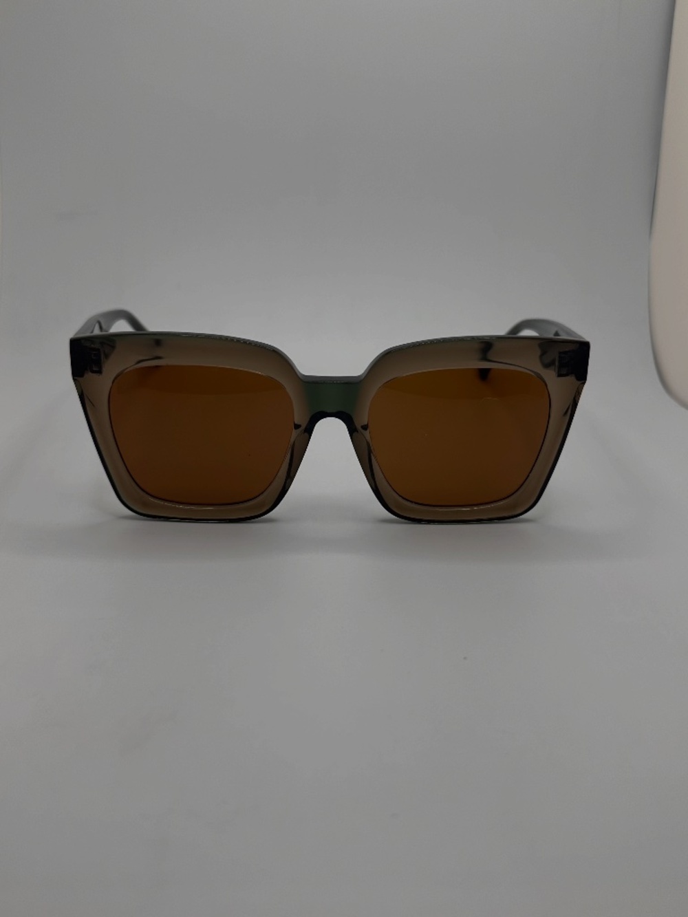 RAEN Sunglasses - NWOT VINE in amber blue crystal with amber lens.